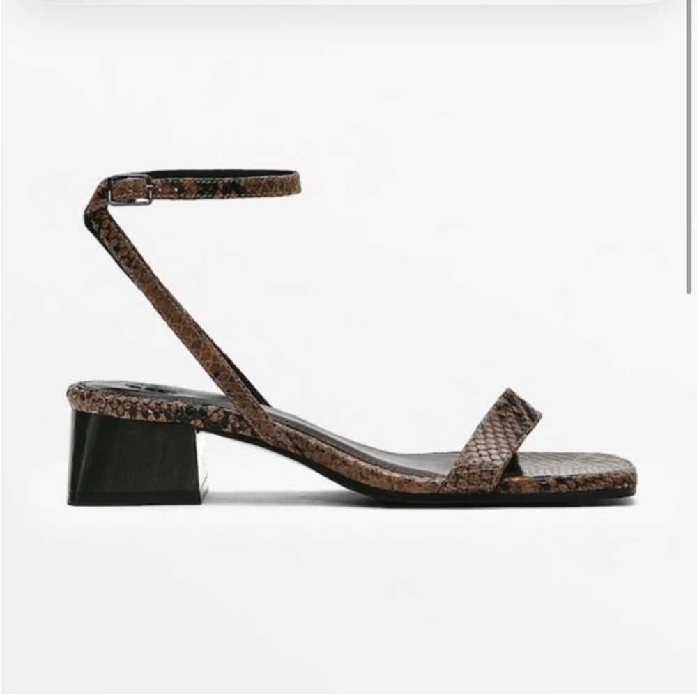 Massimo Dutti snake block heel  sandal size 38 never worn with duster bag